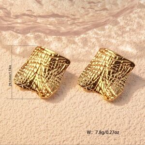 Elegant Gold Textured Earrings